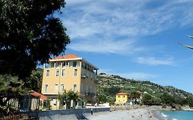 Holiday'S Beach
