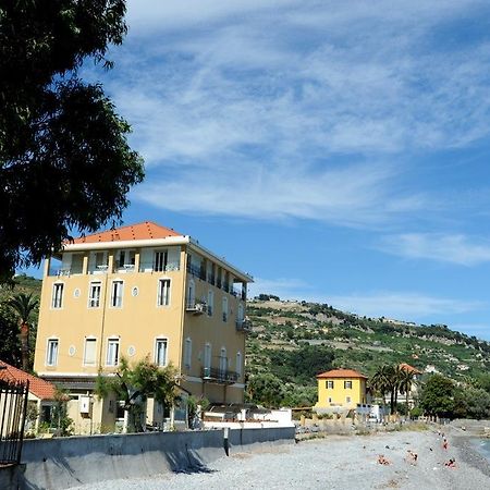 Holiday'S Beach Ventimiglia Exterior photo