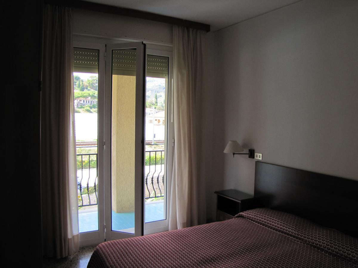 Holiday'S Beach Ventimiglia Exterior photo