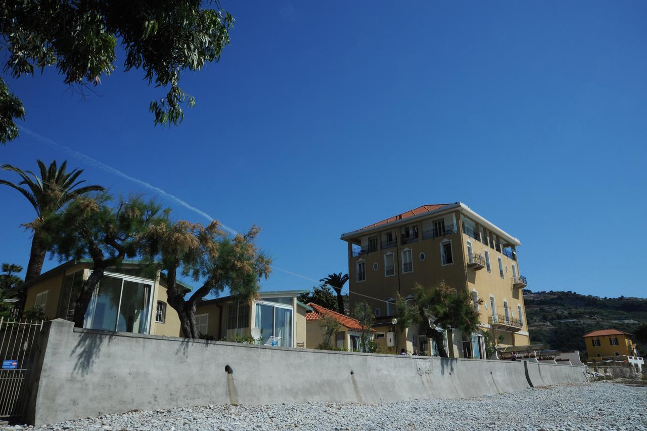 Holiday'S Beach Ventimiglia Exterior photo