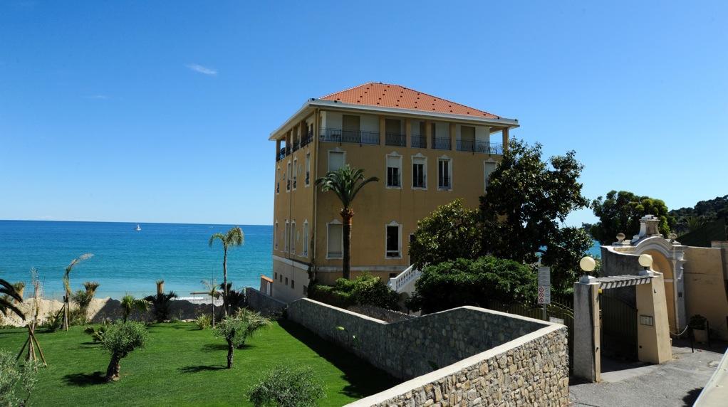Holiday'S Beach Ventimiglia Exterior photo