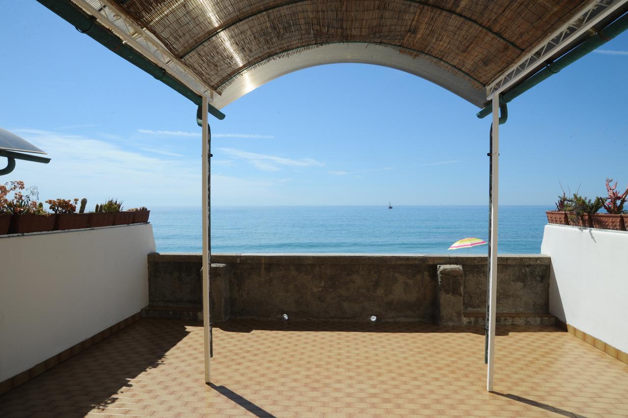 Holiday'S Beach Ventimiglia Exterior photo