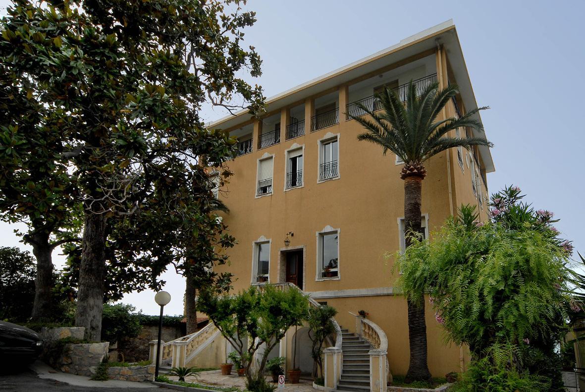 Holiday'S Beach Ventimiglia Exterior photo