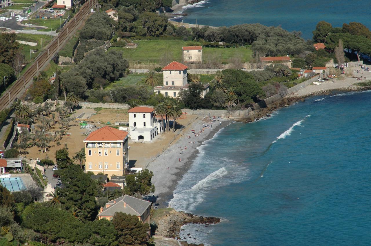 Holiday'S Beach Ventimiglia Exterior photo